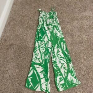 I am selling a cute Lilly Pulitzer outfit